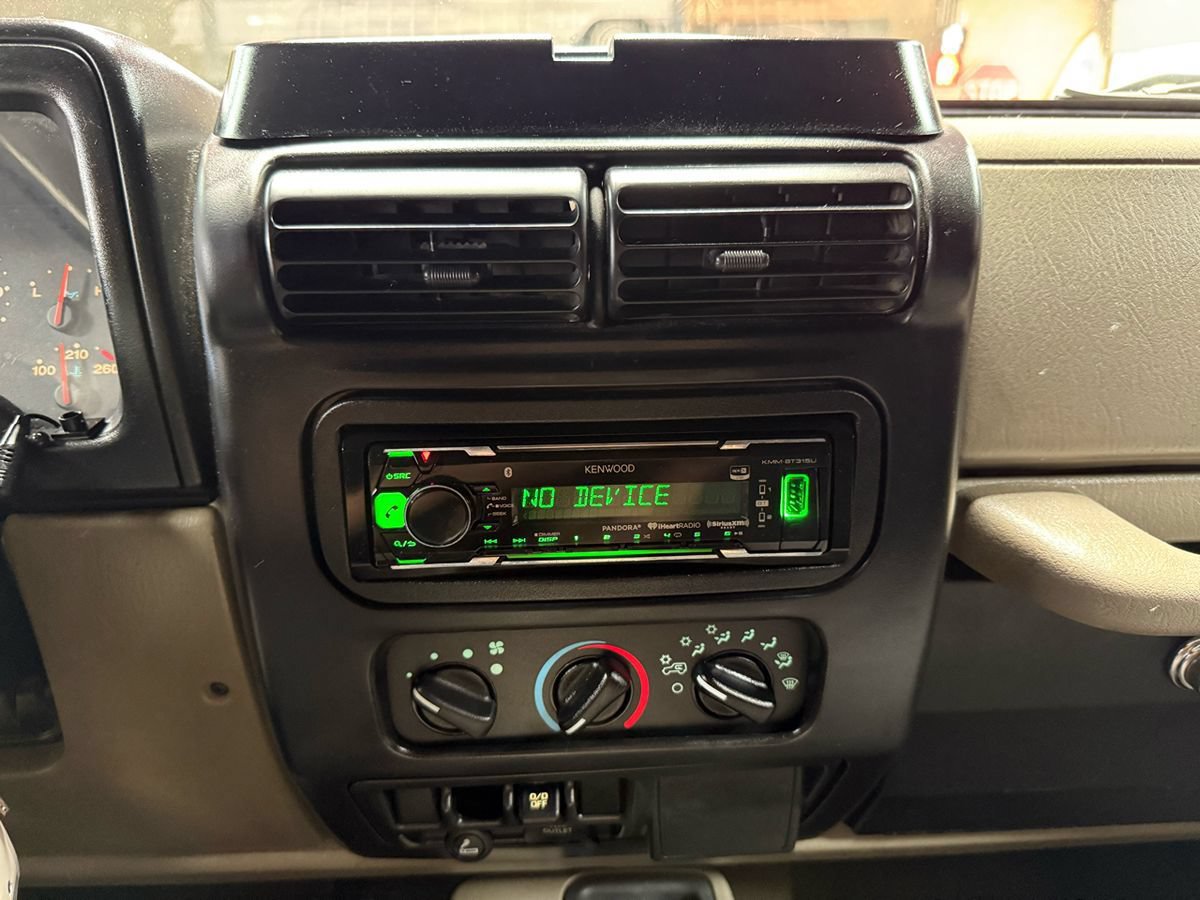 Used 2003 Jeep Wrangler Sahara AWD/4WD image 17