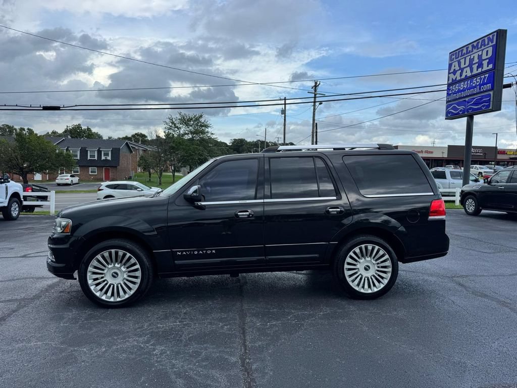 Used 2015 Lincoln Navigator 4WD image 2