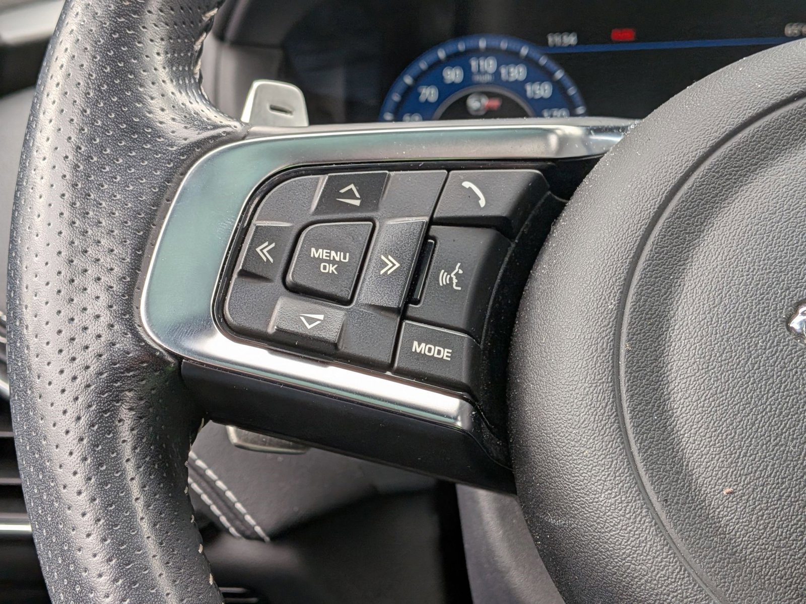 Used 2020 Jaguar F-PACE SVR image 17