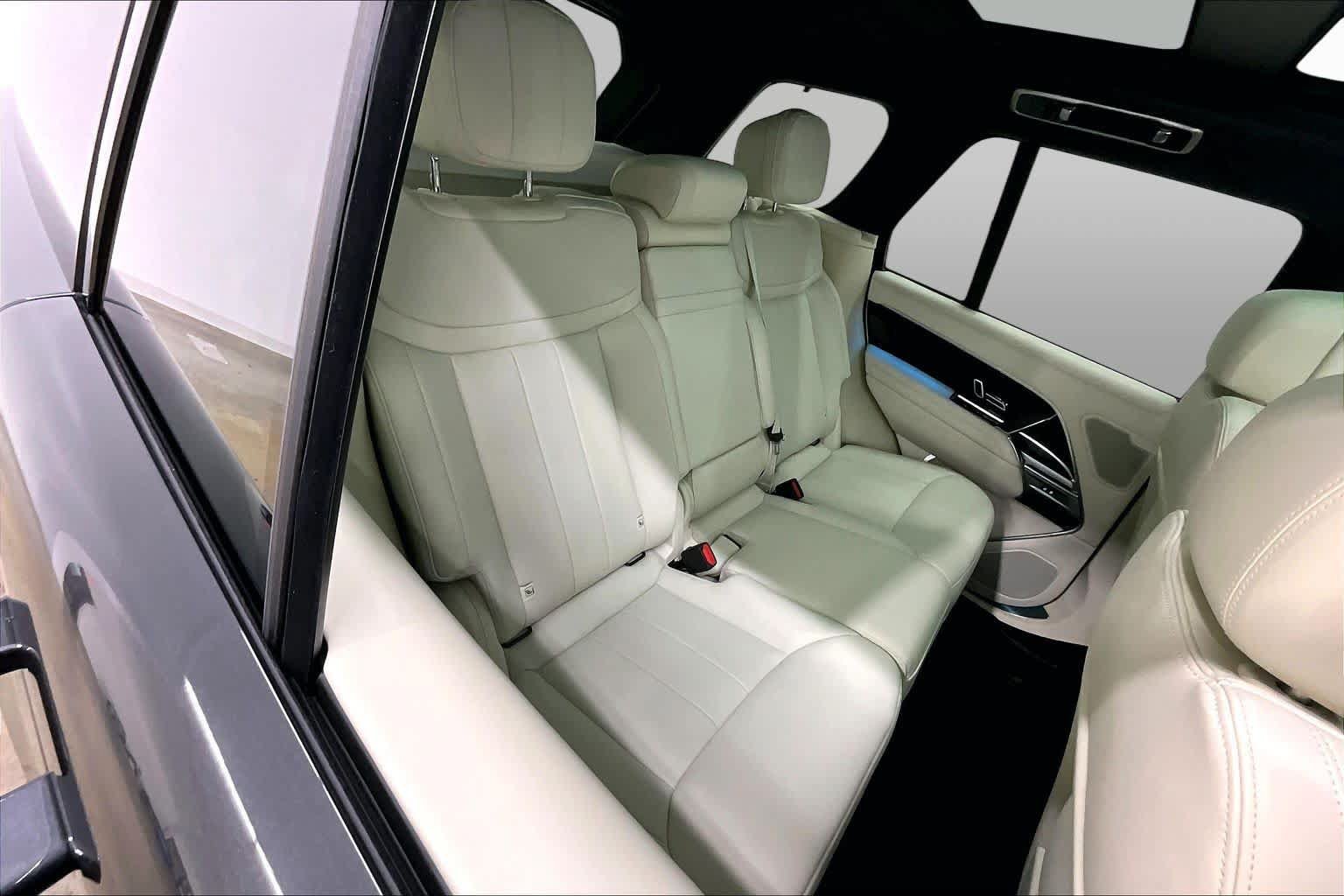 Used 2025 Land Rover Range Rover SE AWD/4WD image 20
