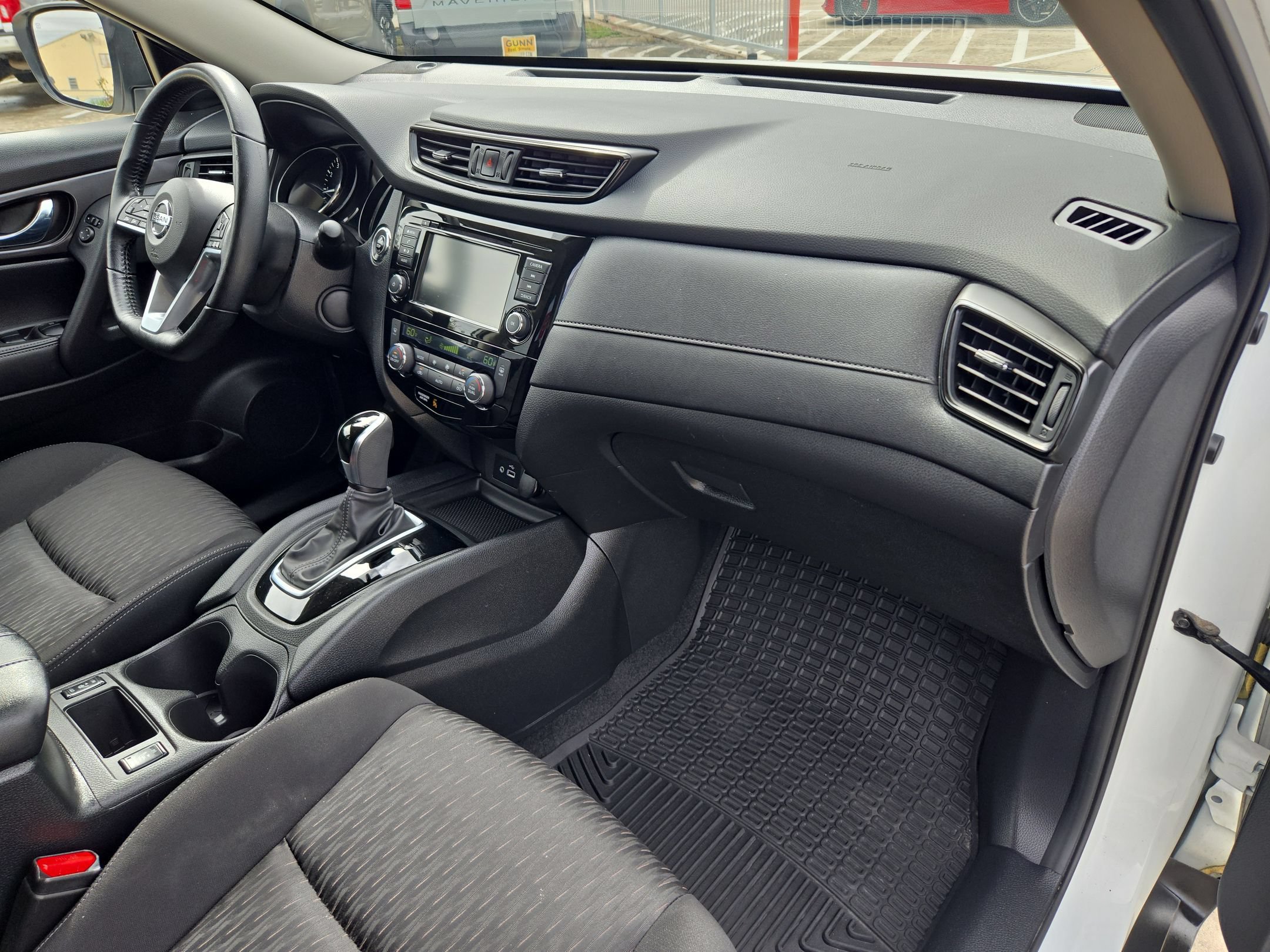 Used 2020 Nissan Rogue SV FWD image 29