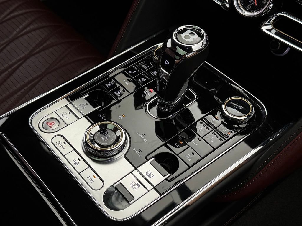 Used 2020 Bentley Flying Spur W12 image 46