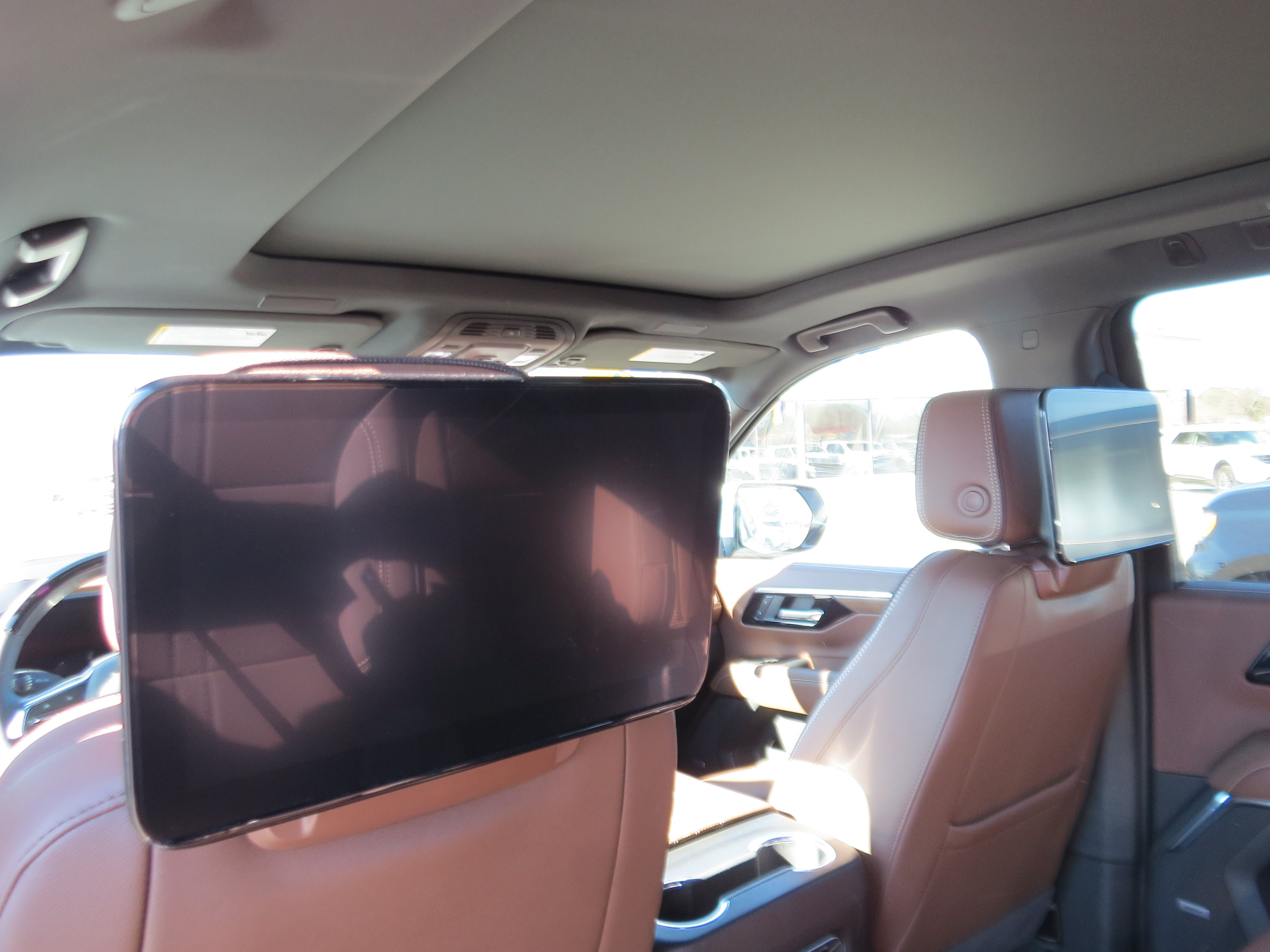 Used 2025 Chevrolet Suburban High Country AWD/4WD image 16
