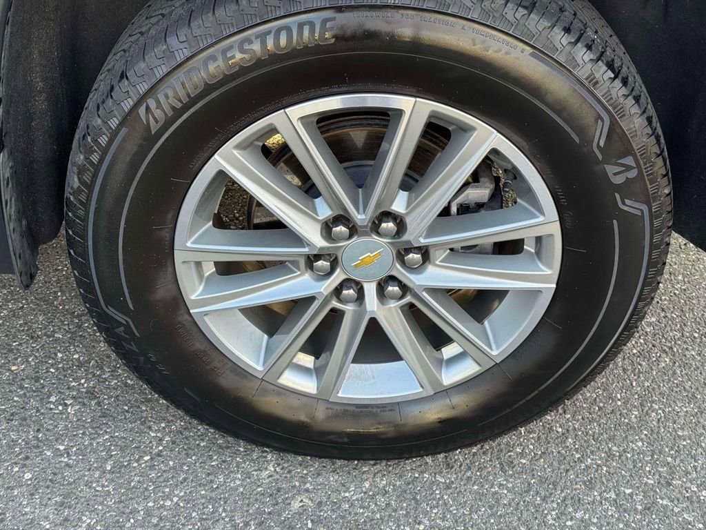 Used 2023 Chevrolet Traverse LT FWD image 11