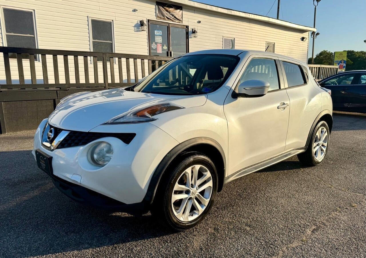 Used 2015 Nissan Juke SV image 1