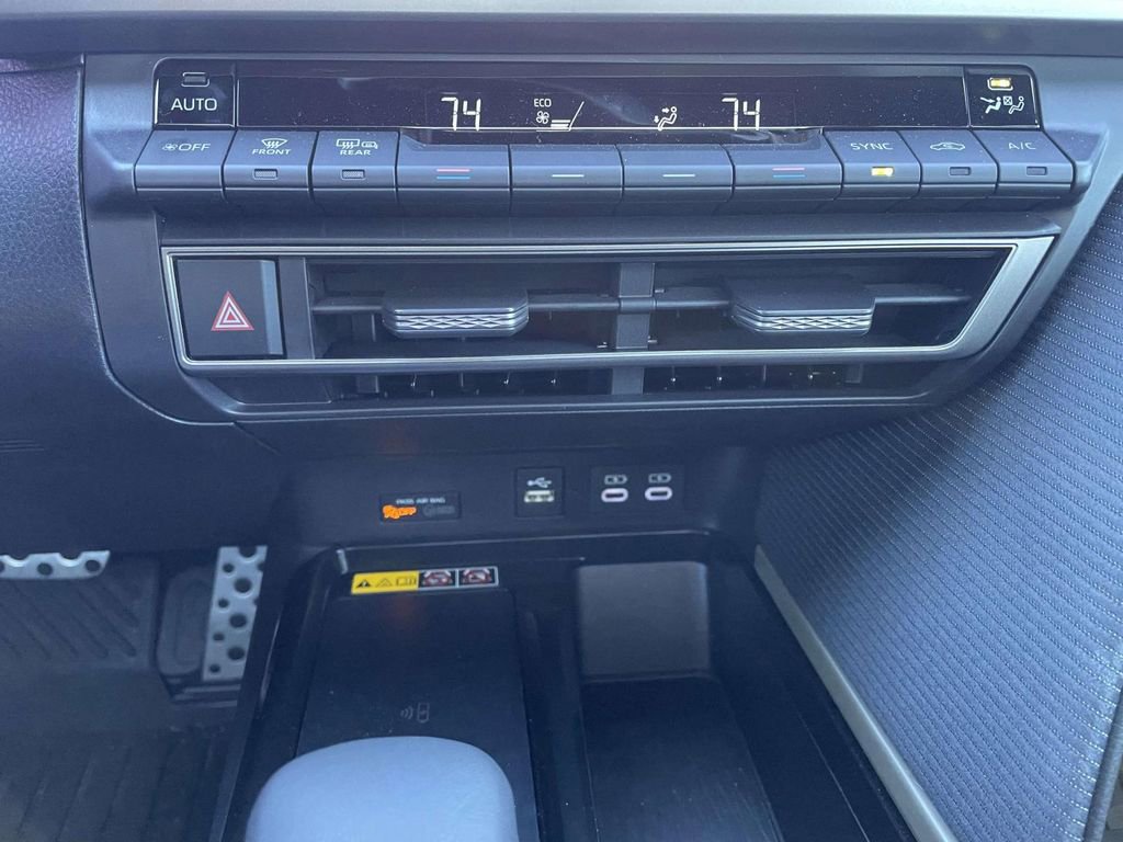 Used 2020 Toyota Camry XSE image 41