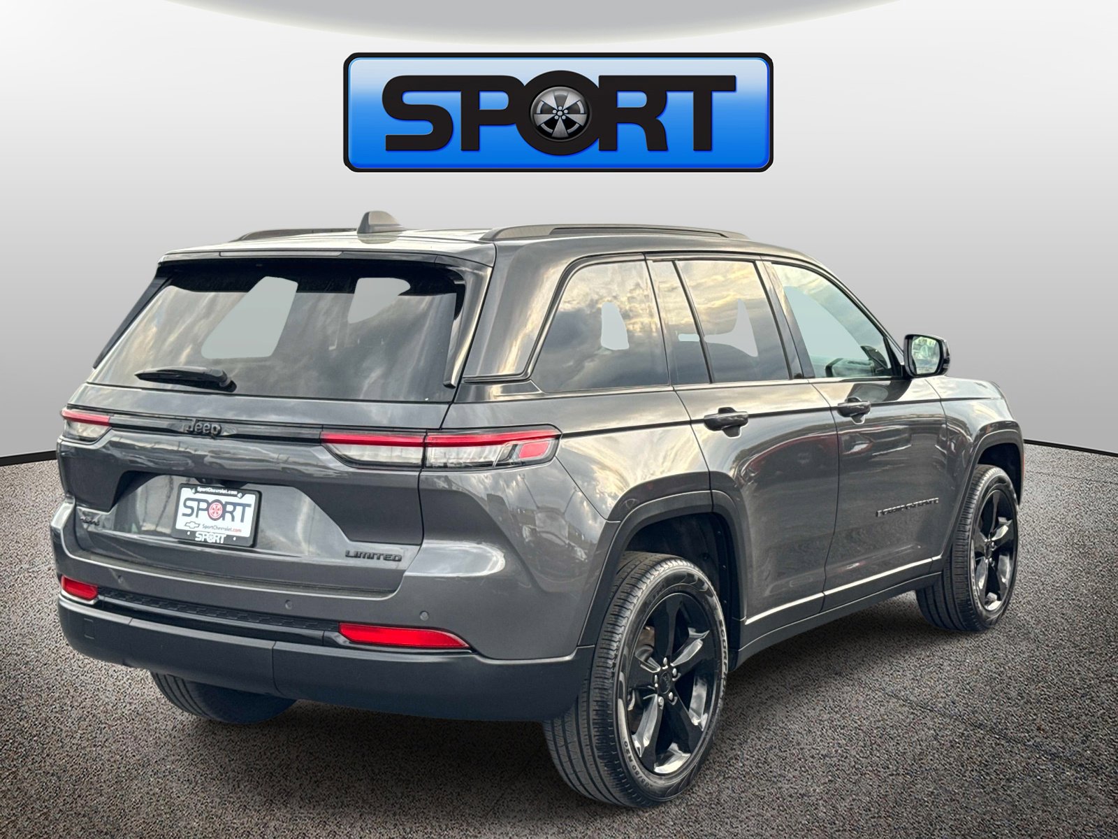 Used 2024 Jeep Grand Cherokee Limited w/ Black Appearance Package image 24