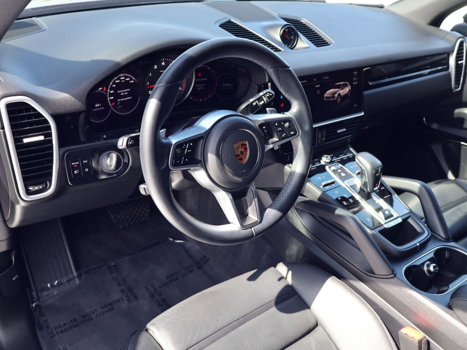 Certified 2023 Porsche Cayenne Platinum Edition image 4