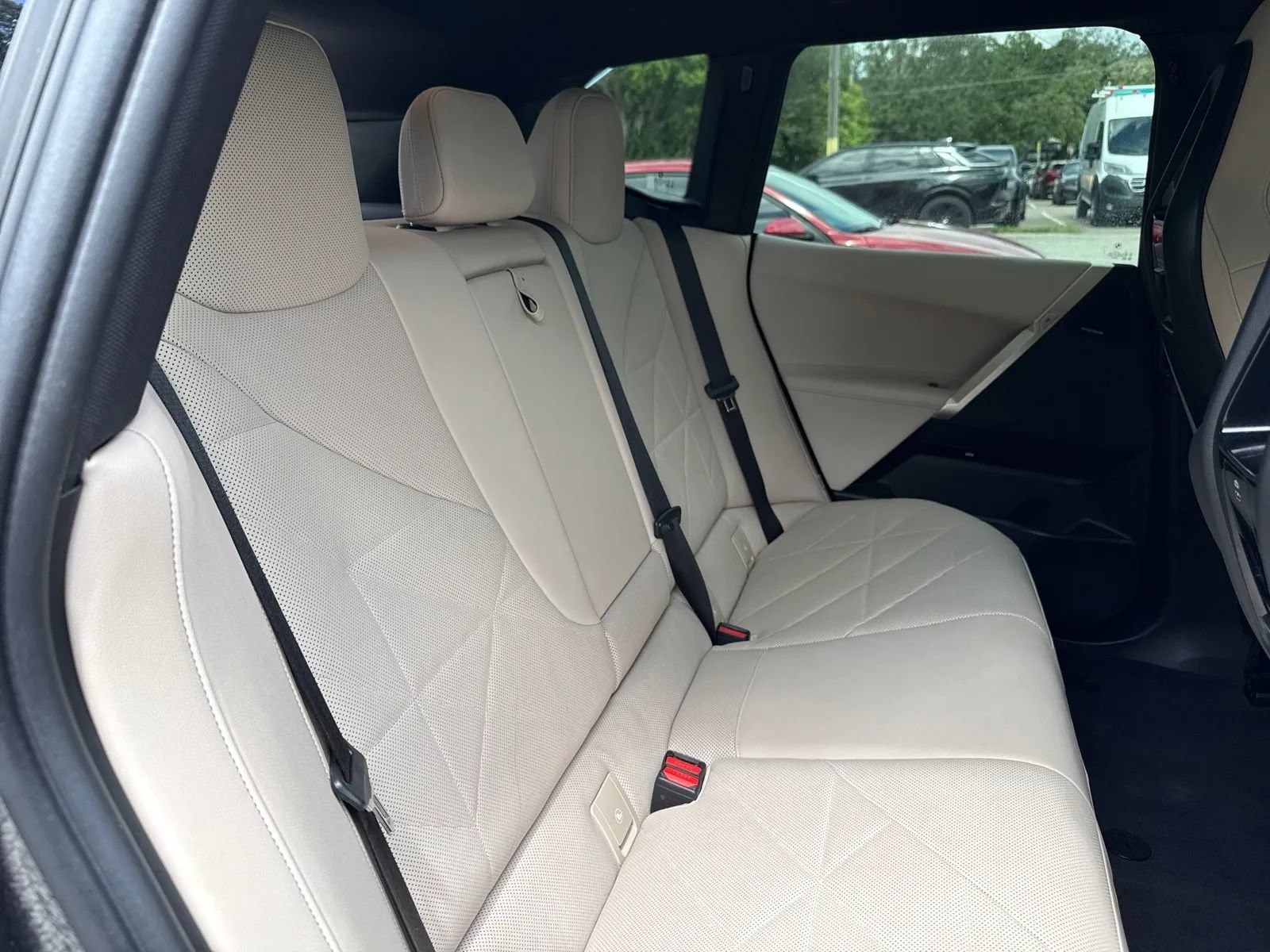 Used 2024 BMW iX xDrive50 w/ Premium Package AWD/4WD image 19