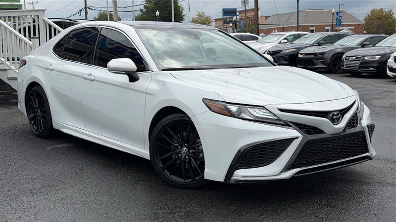 Used 2022 Toyota Camry XSE FWD image 8