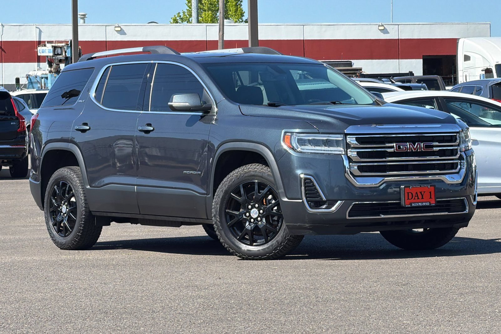 Used 2020 GMC Acadia SLT AWD/4WD image 2