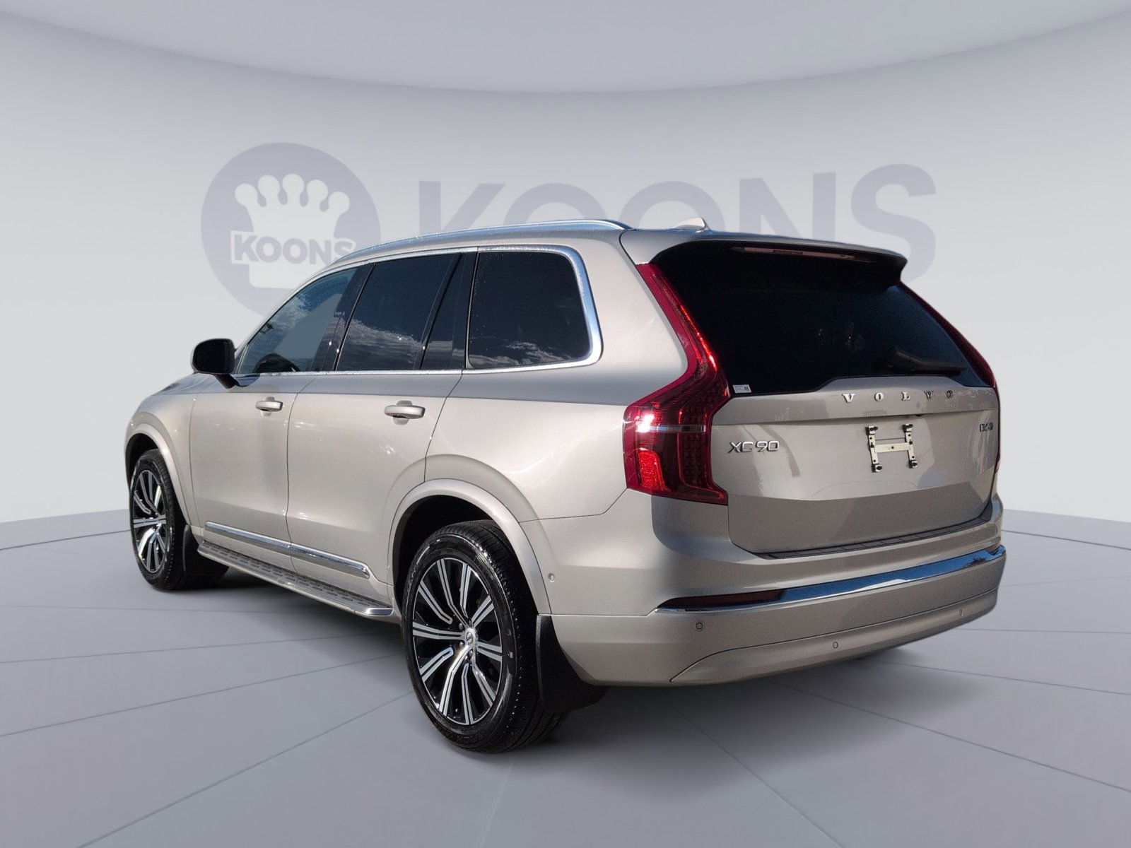 Used 2024 Volvo XC90 B6 Plus image 4