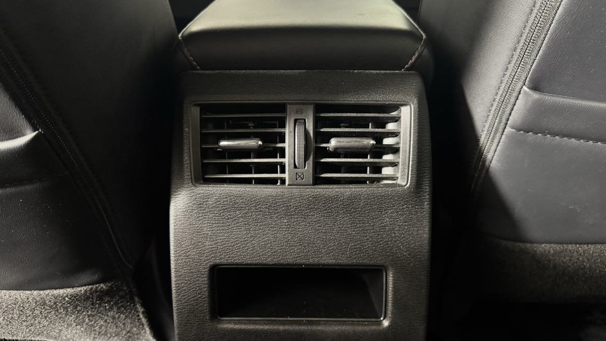Used 2025 Mitsubishi Outlander SE FWD image 30