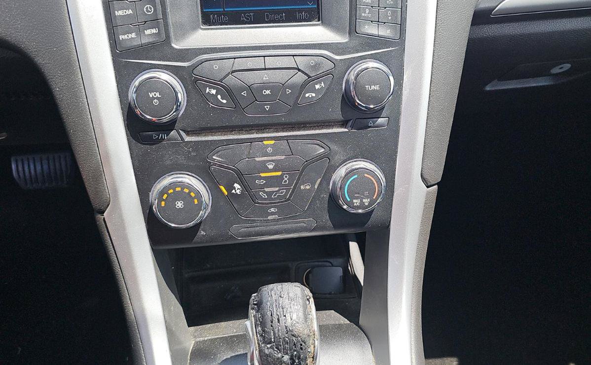 Used 2013 Ford Fusion SE FWD image 11