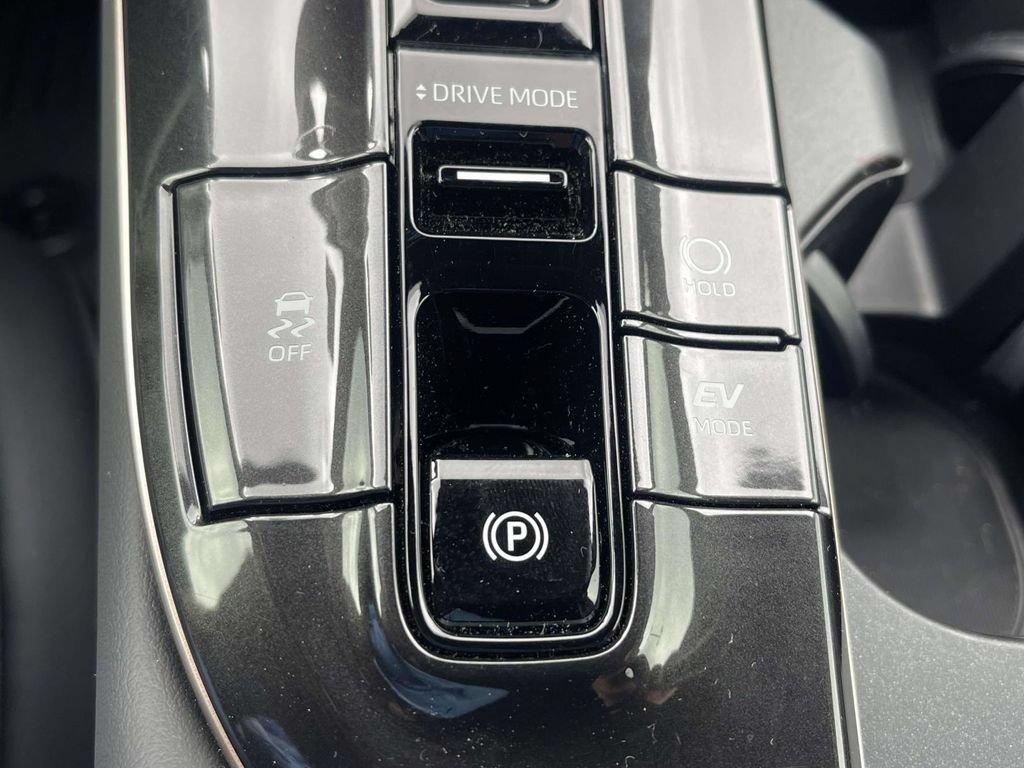 Used 2026 Toyota Crown AWD/4WD image 31