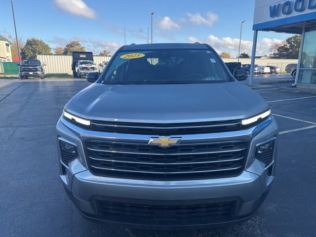 Used 2025 Chevrolet Traverse LT image 8