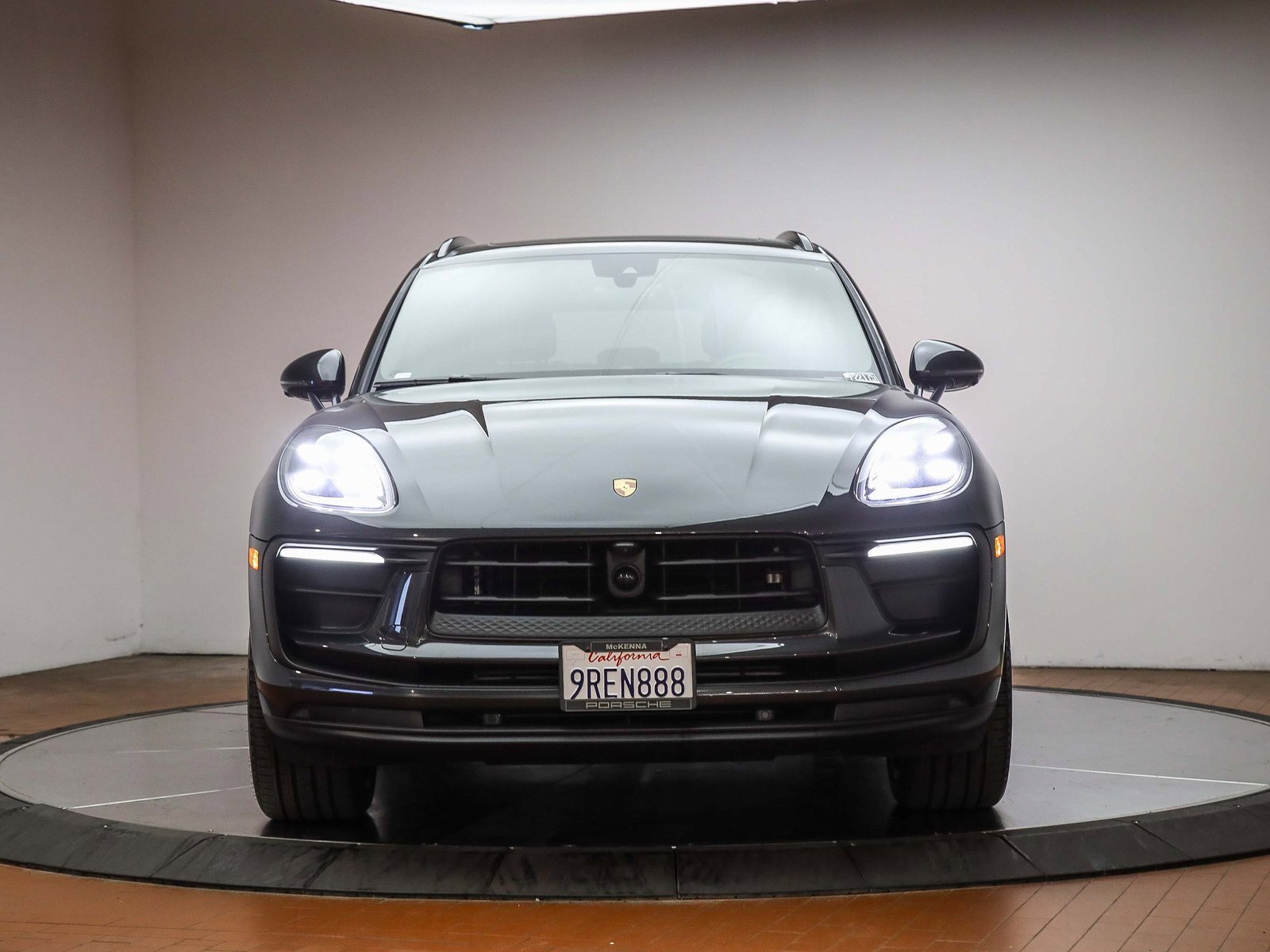 Used 2025 Porsche Macan image 14