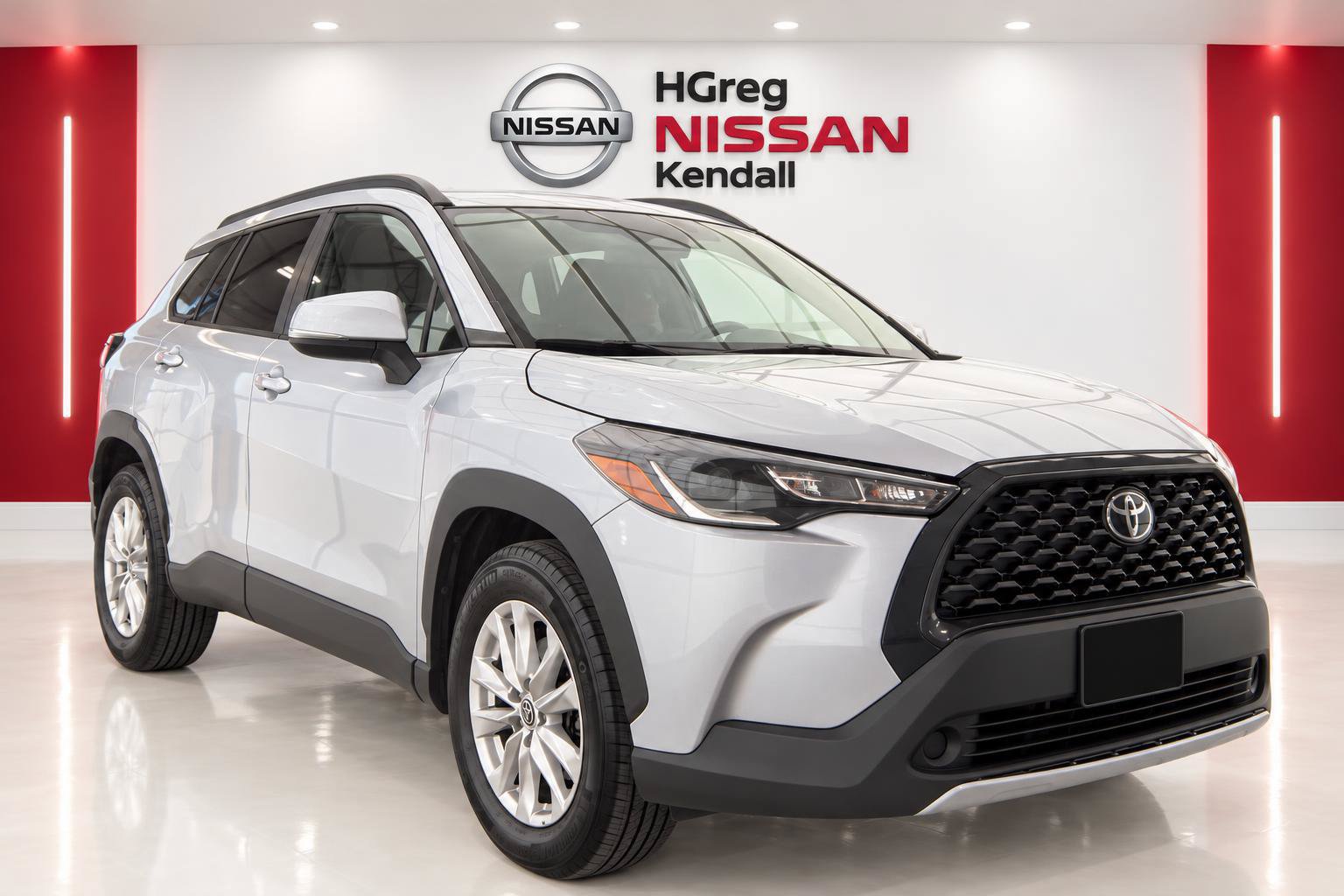 Used 2023 Toyota Corolla Cross LE FWD image 3