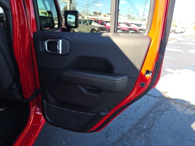 Used 2025 Jeep Wrangler Unlimited Sahara w/ Safety Group AWD/4WD image 38