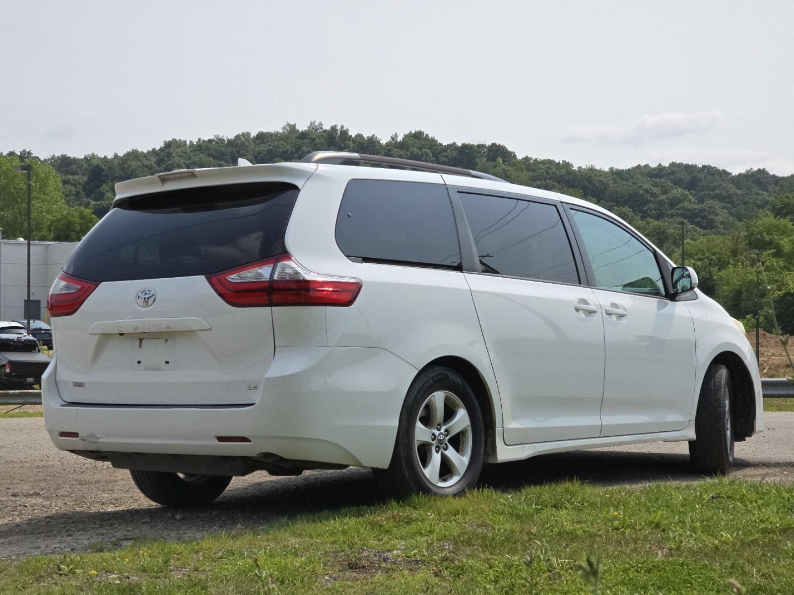 Used 2018 Toyota Sienna LE FWD image 18