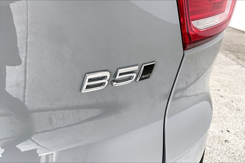 Used 2024 Volvo XC40 B5 Plus AWD/4WD image 42