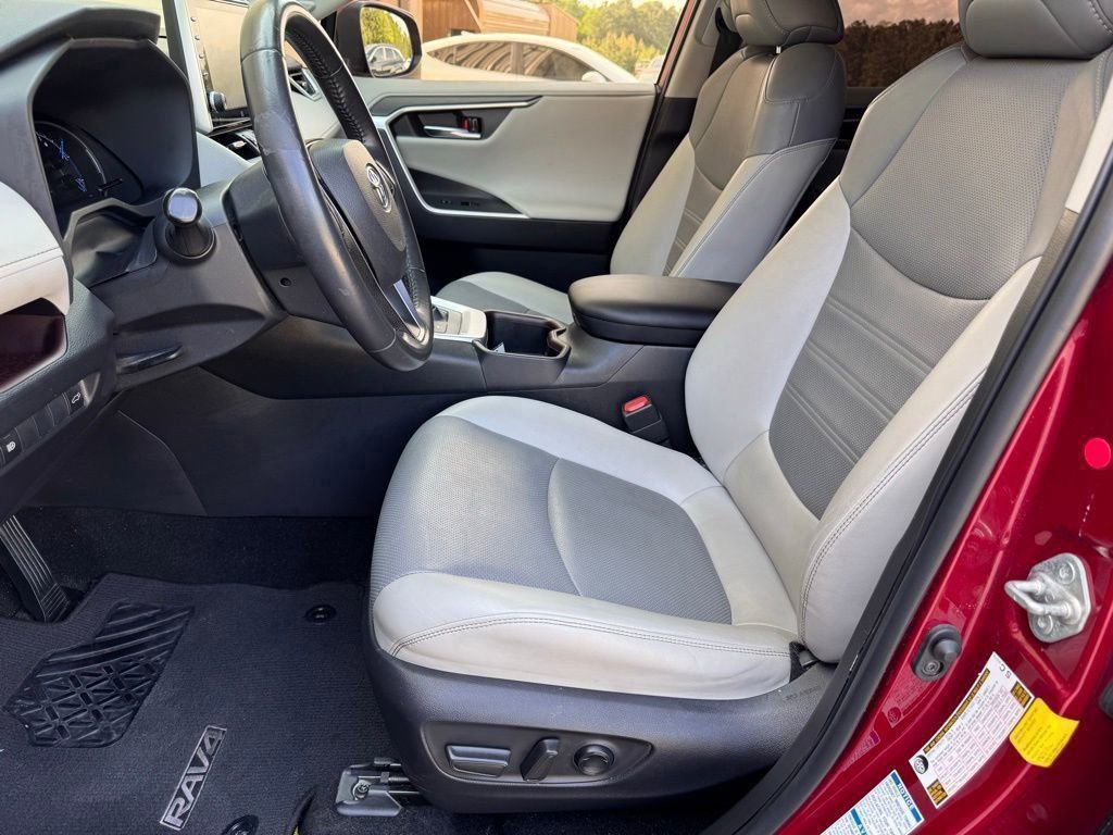 Used 2022 Toyota RAV4 Limited image 21