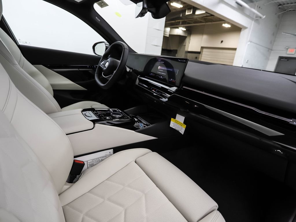 New 2026 BMW 530i xDrive w/ Premium Package image 31