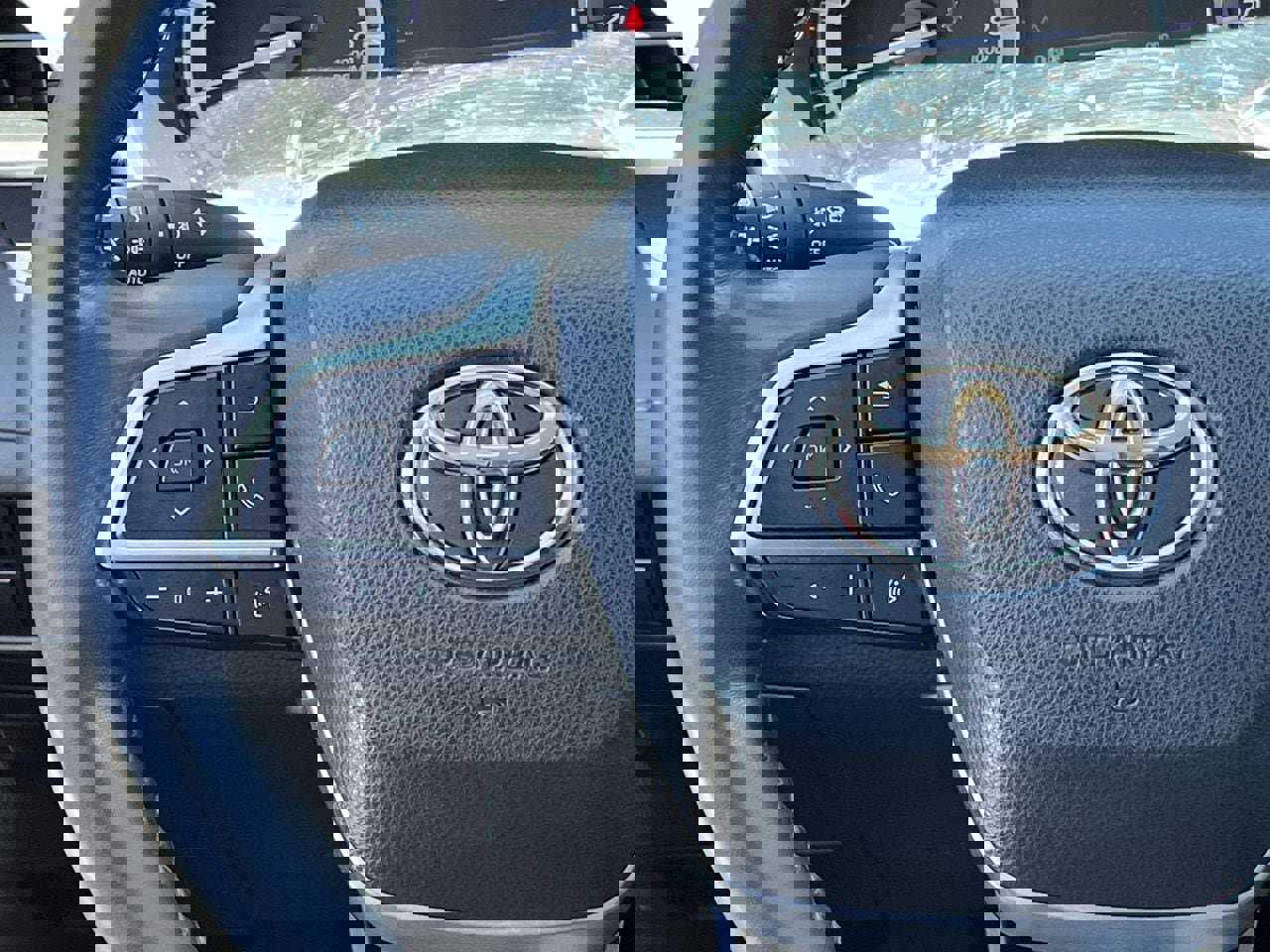 Used 2022 Toyota Highlander XLE image 12