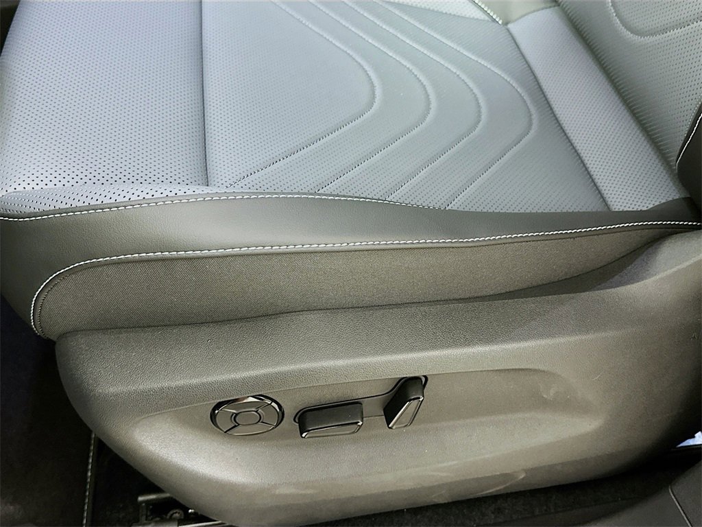 New 2025 Volkswagen Tiguan SE image 9