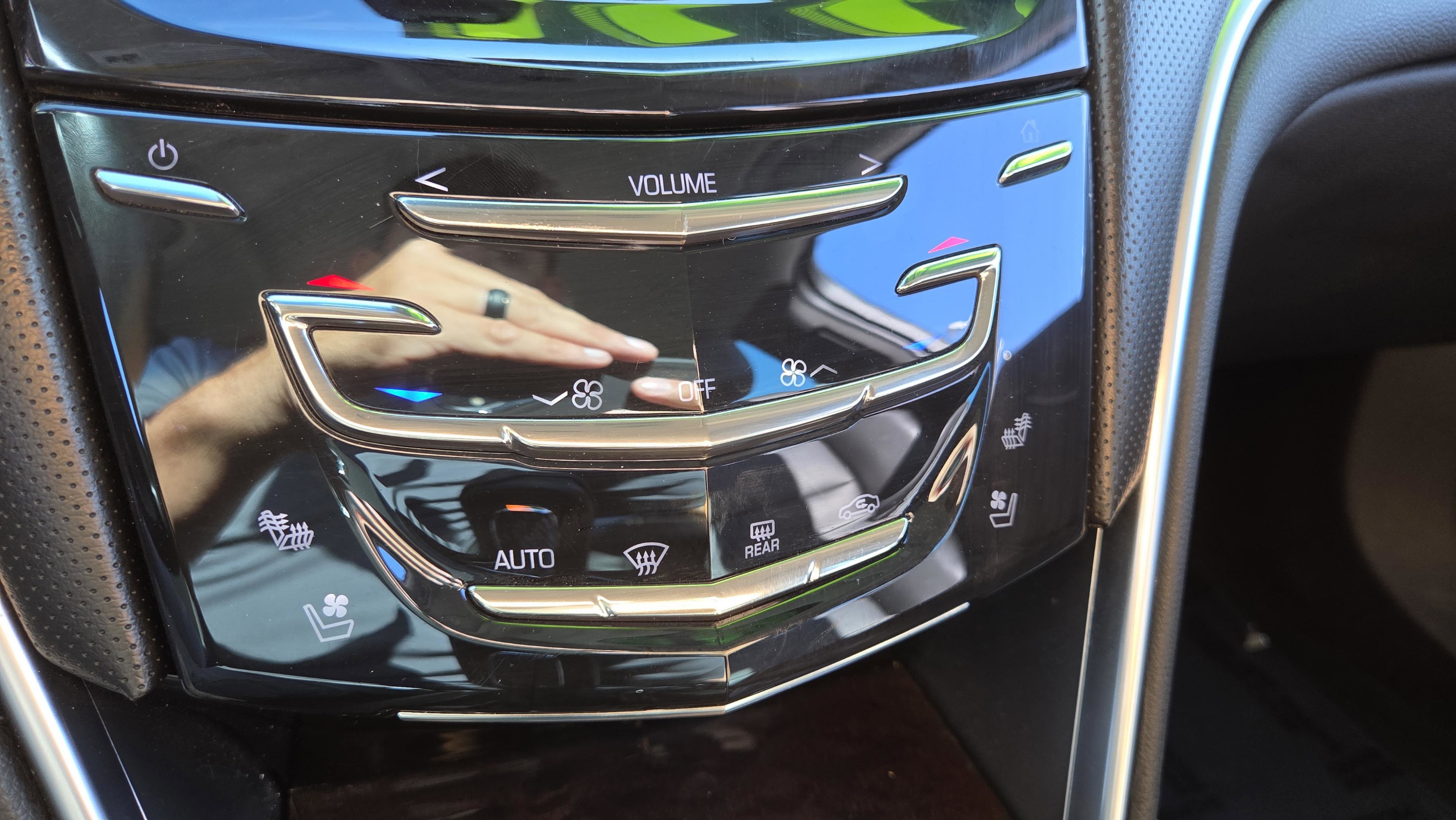 Used 2015 Cadillac XTS Luxury image 34