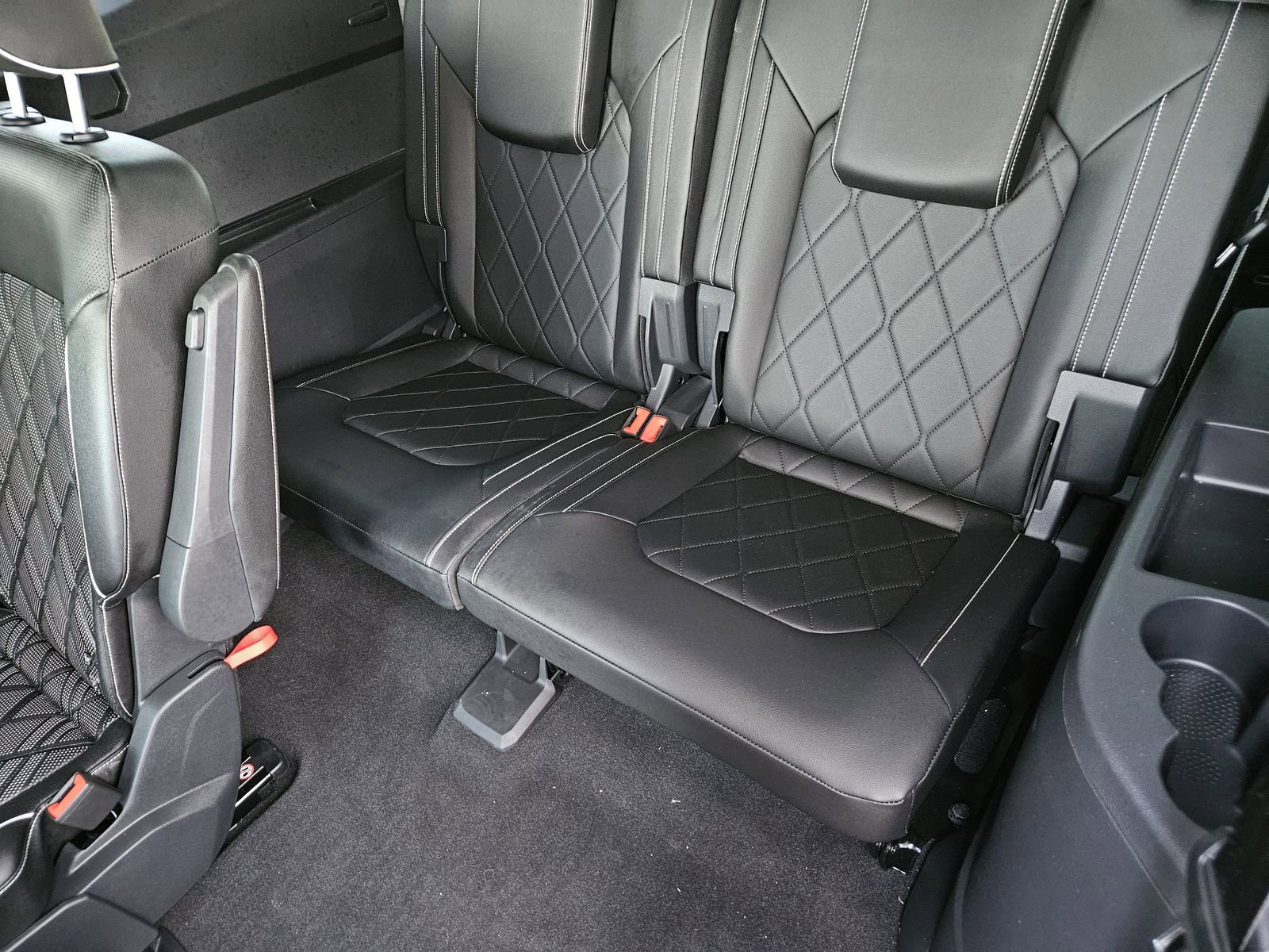 Used 2025 Volkswagen Atlas SEL Premium R-Line image 35