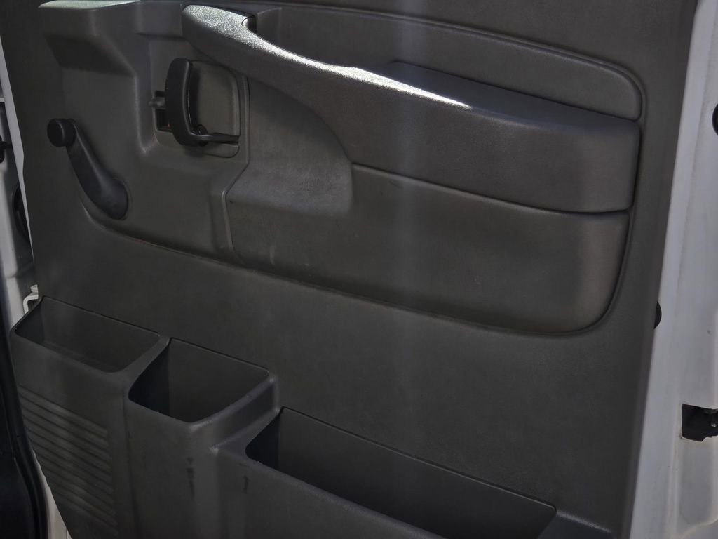 Used 2006 Chevrolet Express 3500 image 9