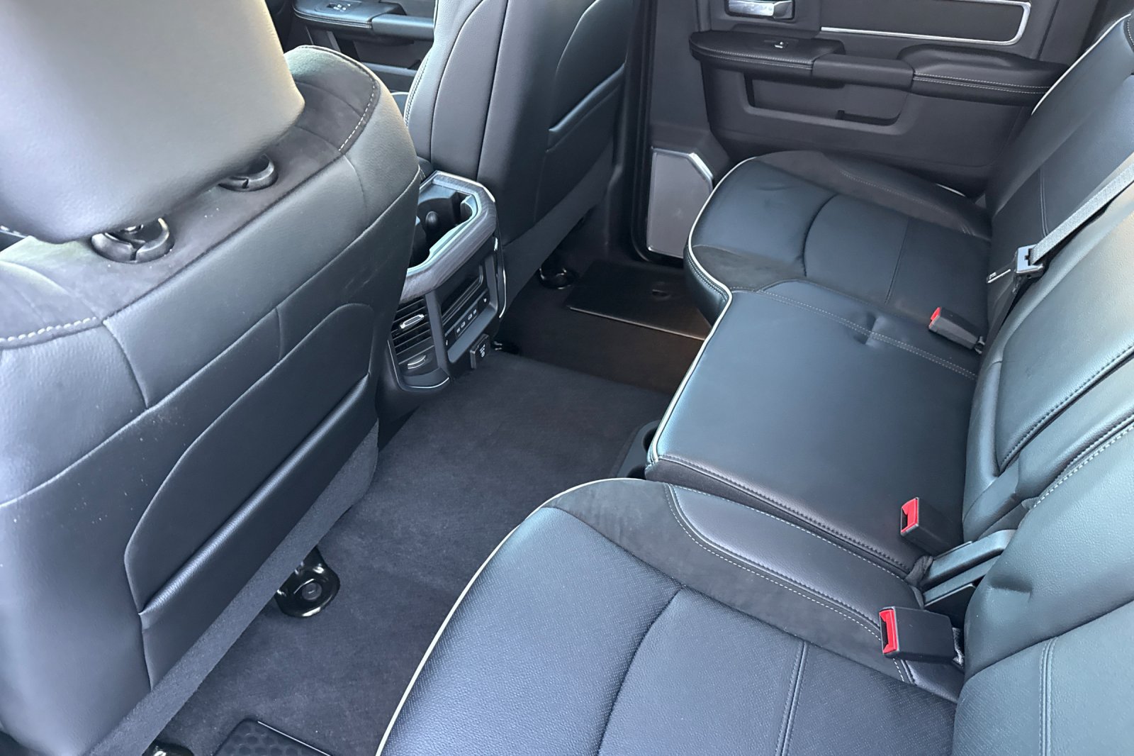 New 2026 RAM 3500 Laramie AWD/4WD image 13