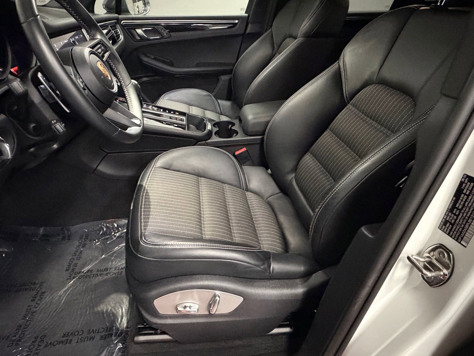 Used 2023 Porsche Macan Turbo image 20