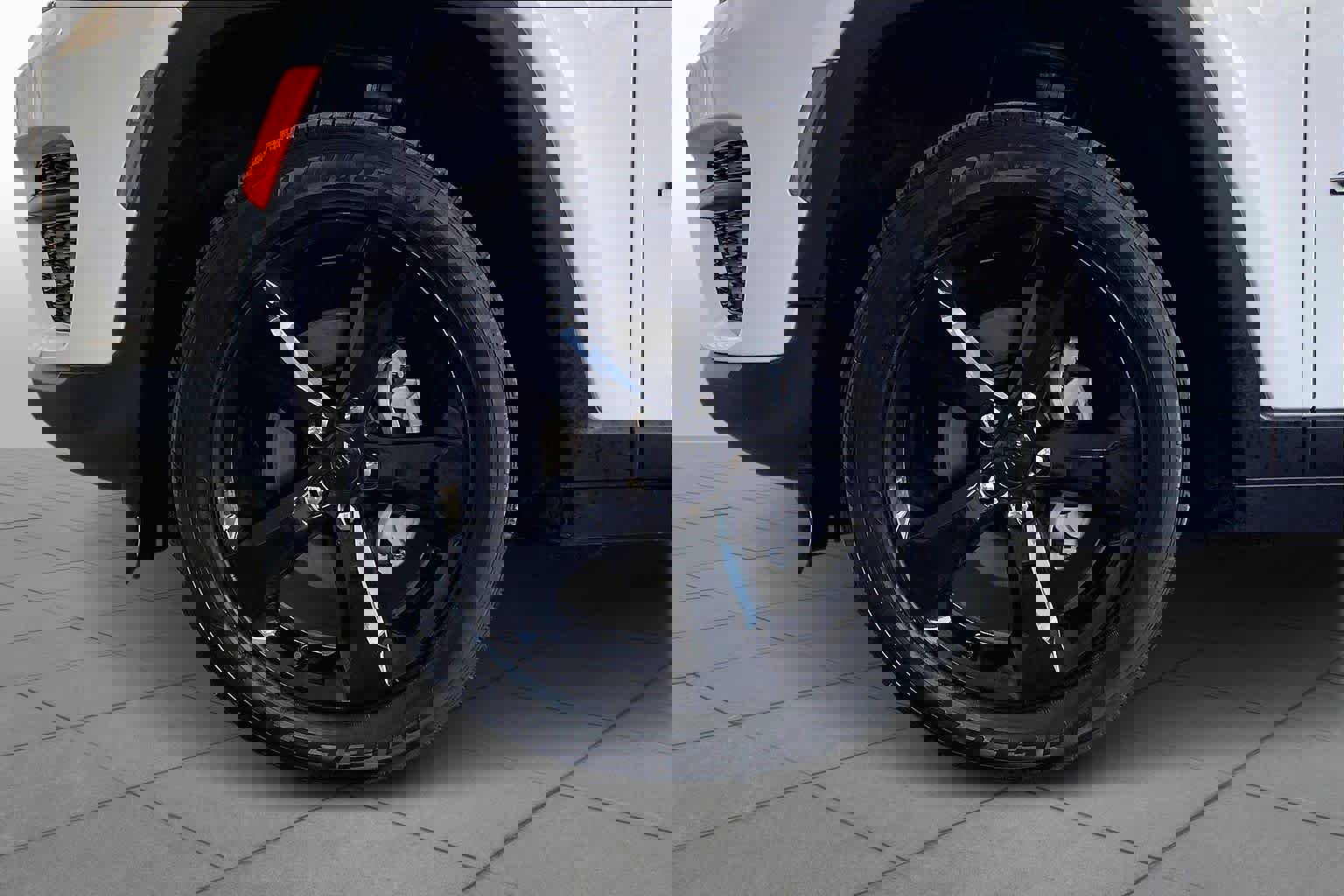 Used 2023 Jeep Grand Cherokee Altitude image 10