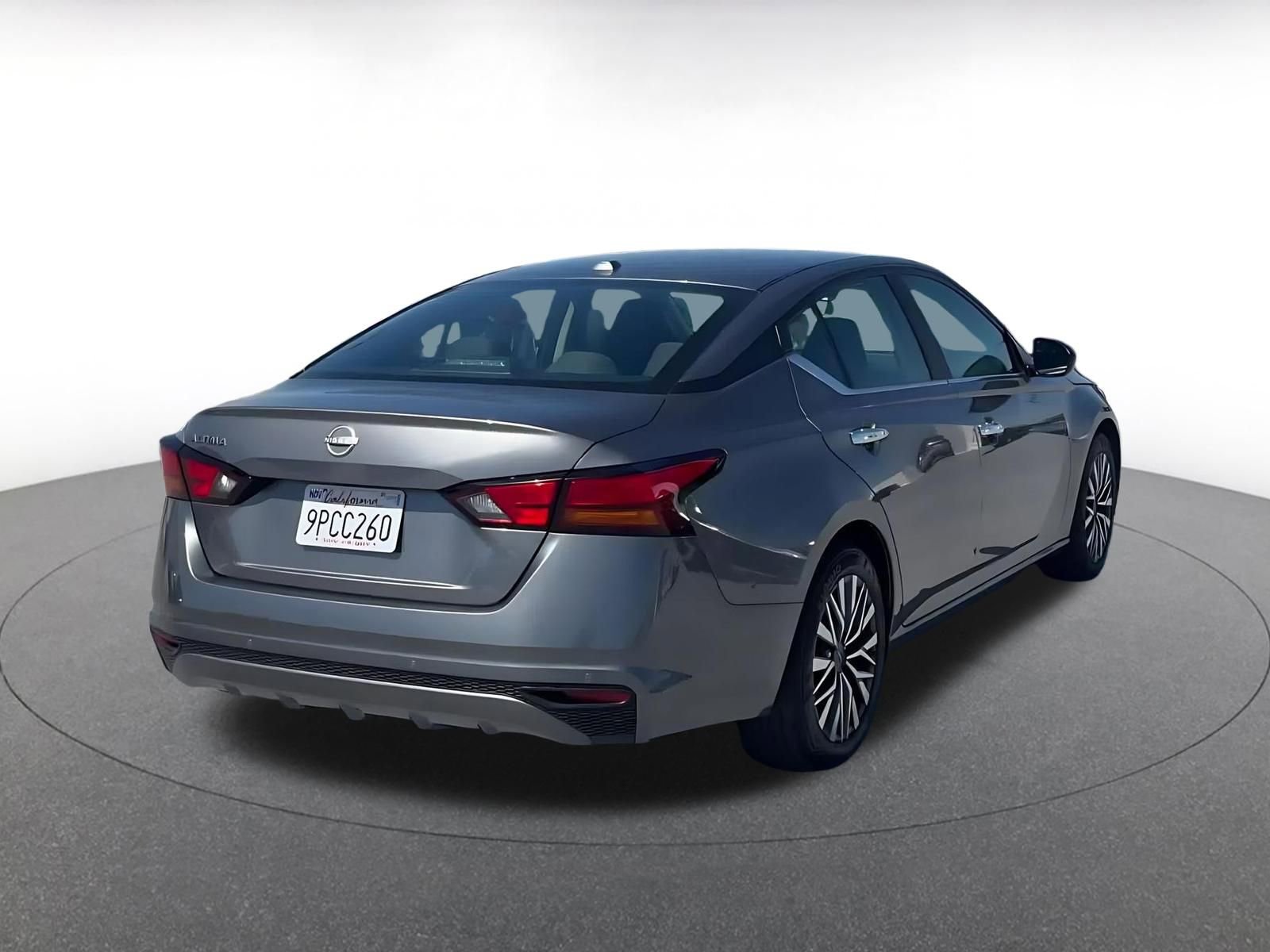 Used 2025 Nissan Altima 2.5 SV FWD image 15