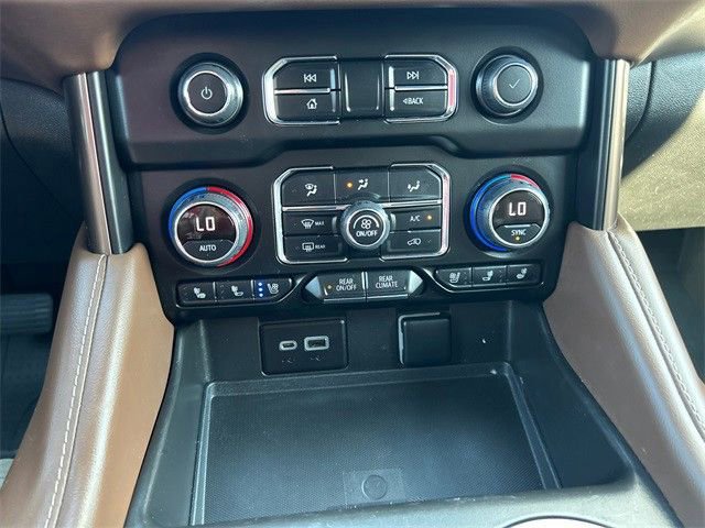 Used 2023 Chevrolet Suburban High Country image 28