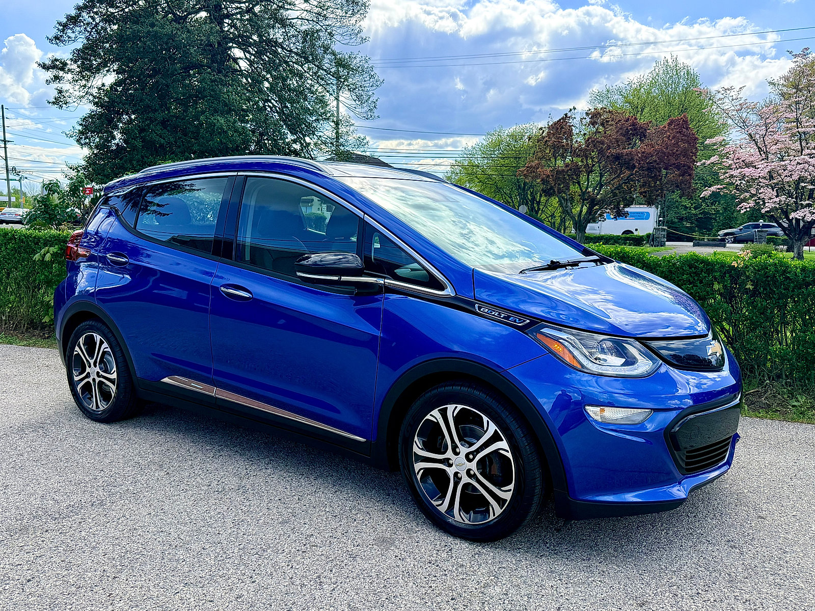 Used 2017 Chevrolet Bolt Premier w/ Driver Confidence II Package FWD image 2