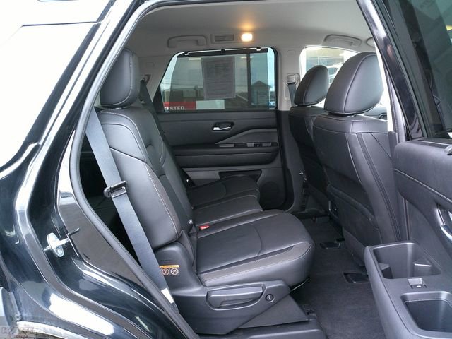 Used 2024 Nissan Pathfinder SL w/ Cargo Package image 32