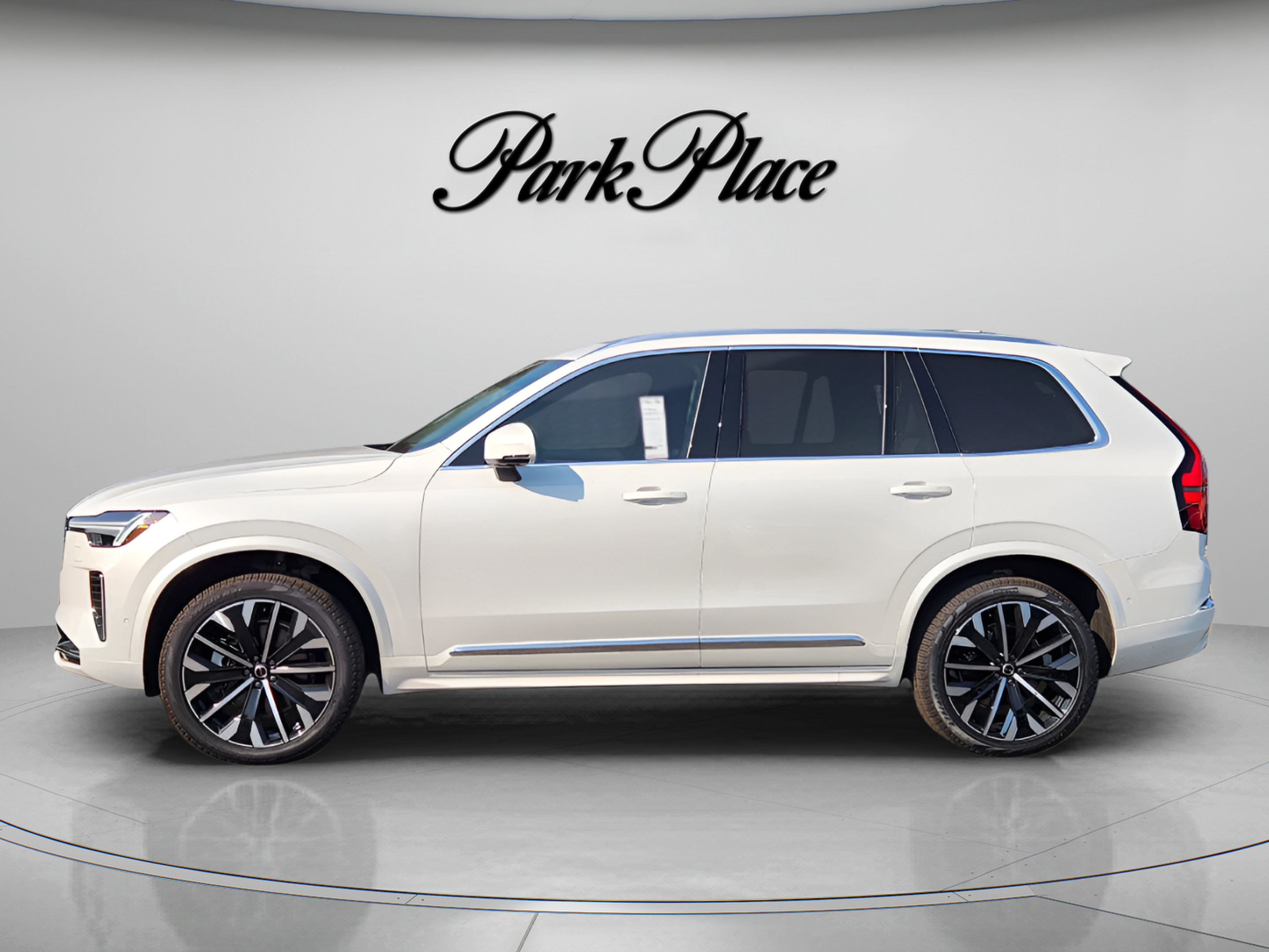 Used 2026 Volvo XC90 B6 Ultra w/ Protection Package AWD/4WD image 2