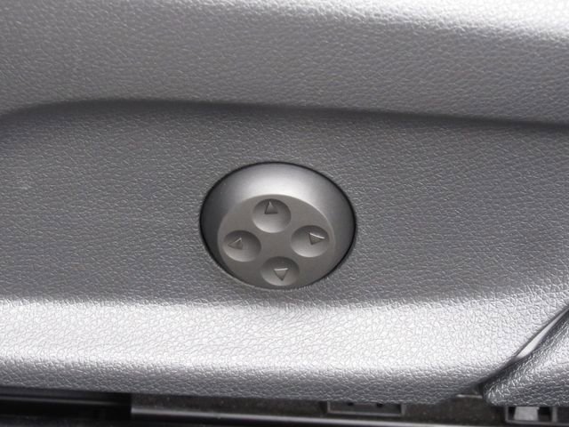 Used 2022 Mercedes-Benz GLC 300 4MATIC image 11