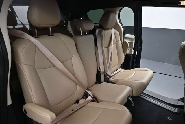 Used 2023 Toyota Sienna XLE FWD image 22