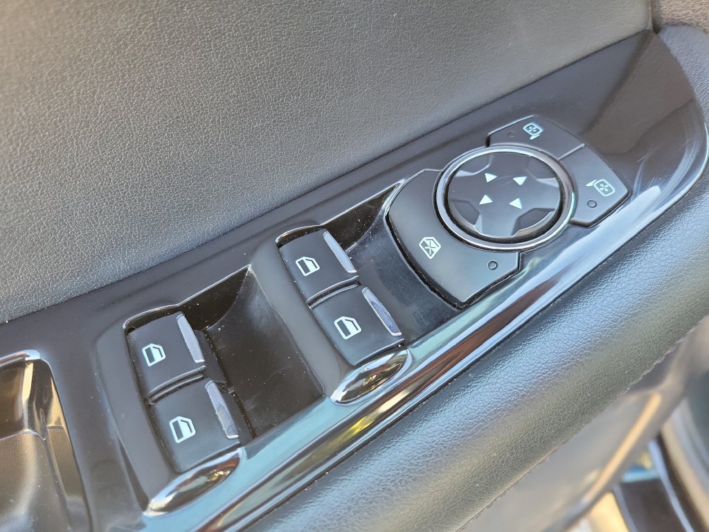 Used 2019 Ford Edge SEL AWD/4WD image 18
