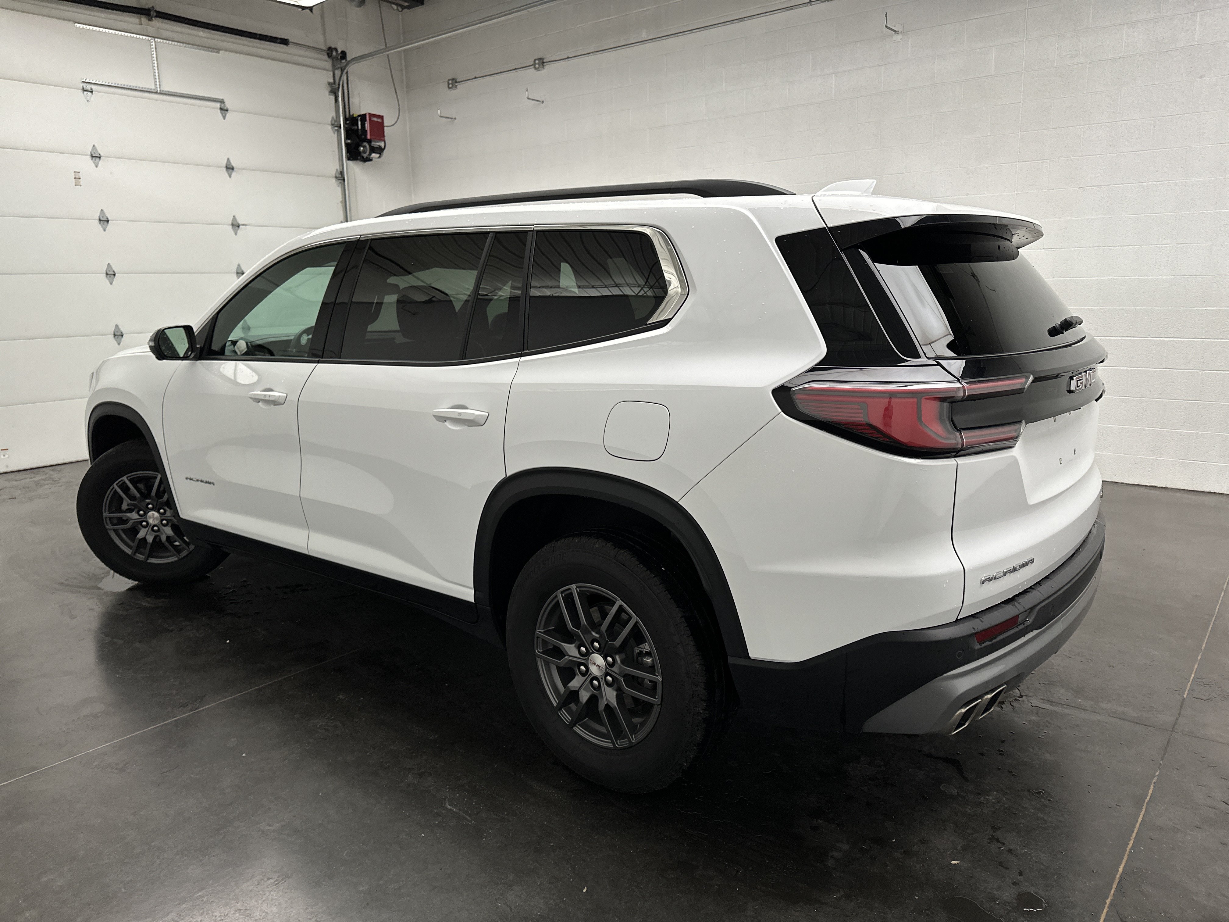Used 2025 GMC Acadia Elevation FWD image 7