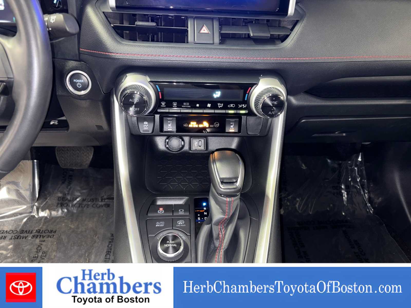 Used 2024 Toyota RAV4 SE w/ Weather & Moonroof Package AWD/4WD image 17