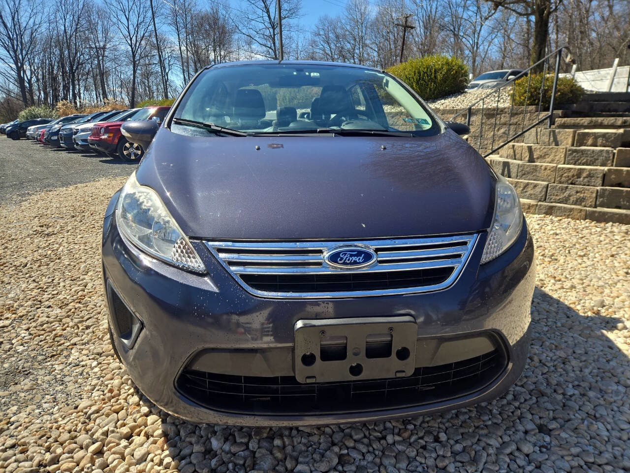 Used 2013 Ford Fiesta SE FWD image 2