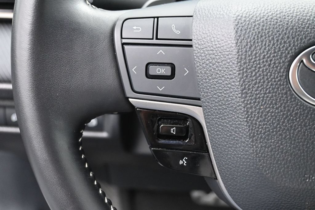 Used 2025 Toyota Camry SE FWD image 16
