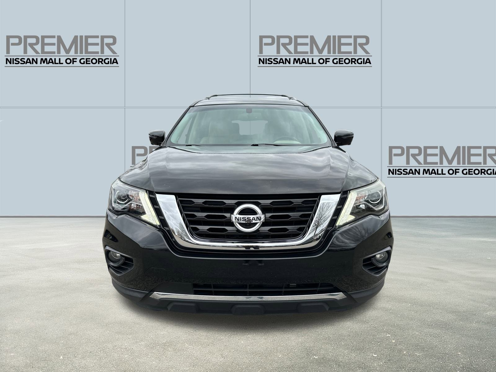 Used 2018 Nissan Pathfinder Platinum image 2