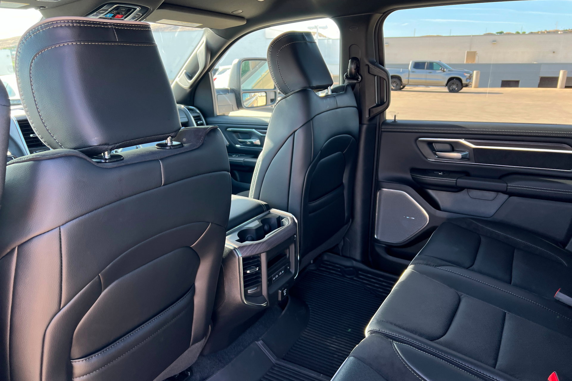 New 2026 RAM 1500 Laramie AWD/4WD image 19