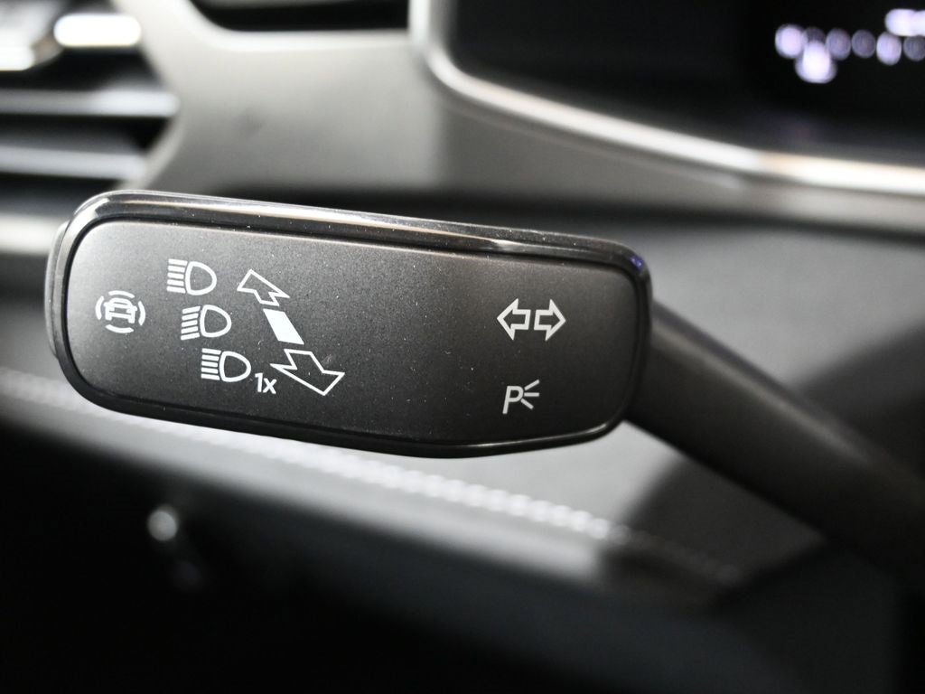 New 2025 Volkswagen Taos SE image 28